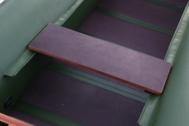 Order a bench on the guides in the boat